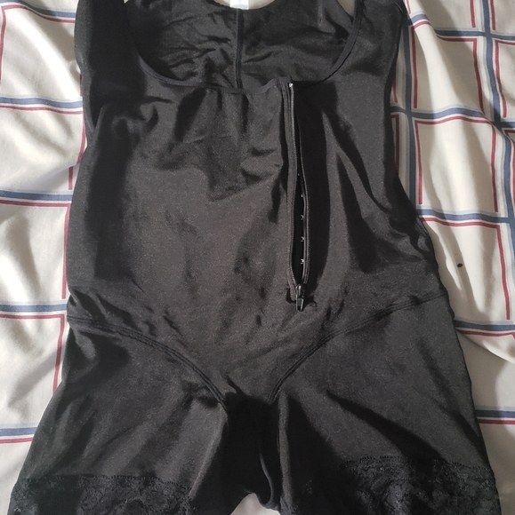 Xtreme Kurves bodyshaper - Picture 1 of 3